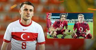 Tam adı muhammed kerem aktürkoğlu olan genç futbolcu, 21 ekim 1998 tarihinde dünyaya gelmiştir. Kerem Akturkoglu Dan Ornek Basari Hikayesi 3 Lig Den Euro 2020 Ye Son Dakika Spor Haberleri