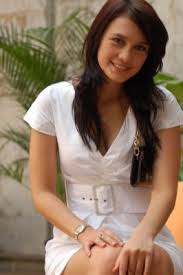 Hasil gambar untuk tentang luna maya