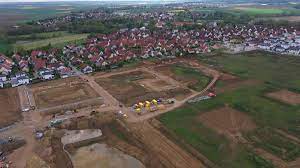 Der gemeinderat köfering hat am 20. Das Doppelte Dorf Kofering Und Die Folgen Der Stadtflucht Br24