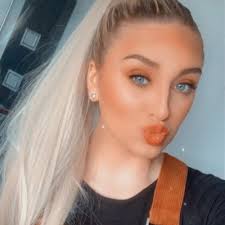 Leah Costin (@xoleahcostin)