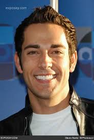 How tall is zachary levi? Zachary Levi Fan Club Ita Home Facebook