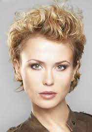 3 pelo corto con flequillo 2022. 10 Cortes De Pelo Corto Para Mujeres Con Rulos 2021 Blog De Peluqueria