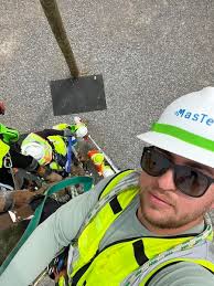 Looking for in-house Lineman as well as Aerial contracting crews in St  Louis MO. Stable coax and fiber work year round. Mostly maintenance DPR  work with some new build. We also have