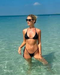 Sona Holenakova Nude and Sexy Collection - Fappenist