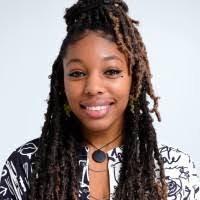 Holly Blizzard's Instagram, Twitter & Facebook