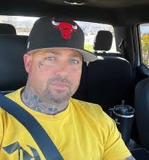 Brett Ryan's Instagram, Twitter & Facebook