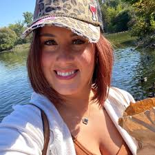 A Bloody Mary so loaded, it's got its own gravitational pull! Ready to sip  and snack your way through the weekend? 🥨🍺🍅#BloodyMary #WeekendVibes