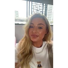 Chloe Scott (@chloemaescott10)