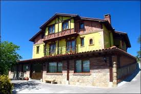 Antiguo edificio de constucción tipica de la comarca del asón, realizado en piedra y madera, totalmente remodelado para hacerles sentir como. Posada El Valle Casa Rural En Suances Cantabria