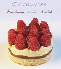 Dacquoise Amande Choco Croustillant Vanille Cremeuse Et Framboises Recette Dessert Gateaux Alimentaires Gateau A La Fraise