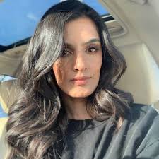 Shelly Bhalla (@theshellybhalla)