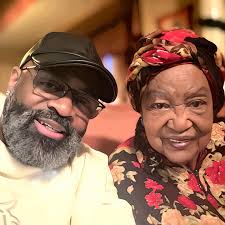 Celebrating Jesus BDay w/ my MOMMA MOSS !!!! & Fam ‼️‼️