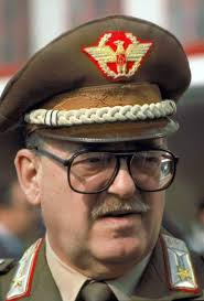 Il 27 settembre 1920 nasceva a Saluzzo (Cuneo) un grande uomo, un grande  servitore dello stato italiano: Carlo Alberto Dalla Chiesa. foto tratta dal  sito