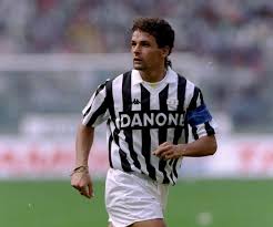 La juventus fc, o semplicemente juve, nasce nel 1897 a torino e viene considerata ad oggi la squadra di calcio italiana più famosa e titolata. La Fama Della Serie A Sulla Maglia Del Manchester Utd 1992 93