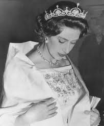 Princess margaret, british royal, the second daughter of king george vi and queen elizabeth and the younger sister of queen elizabeth ii. Pin By Amber Lintvedt On Art Princess Margaret Royal Princess Royal Jewels