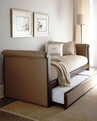 Letti con testiera e schienale, chiusi su due o tre lati. Arredamento Camera Ospiti Divano Letto Per Camera Ospiti Home Guest Bedroom Office Guest Bedroom