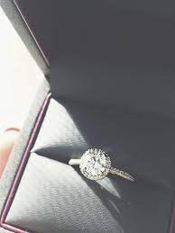 We Can T Keep Our Eyes Off This Ritani Halo Engagement Ring Haloring Anillos De Compromiso Baratos Anillos De Compromiso Anillos De Boda