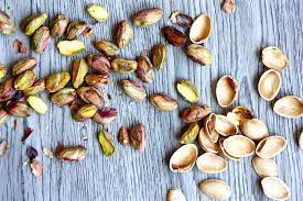 Food and drug administration (fda) in 2003, scientific evidence suggests that eating 1.5 ounces (42 grams) per day of most nuts (as part of an overall healthy diet) may be able to reduce risk of heart disease. This Is How Many Nuts You Should Really Be Eating Per Day