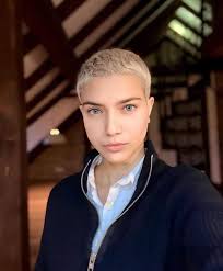 Very short story What do you think 🤔