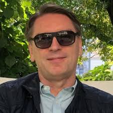 Były prezydent rp aleksander kwaśniewski był gościem programu „tomasz lis. Tomasz Lis Na Spacerze Z Tajemnicza Kobieta Dziennikarza Przylapali Paparazzi Kim Jest Nieznajoma Zycie