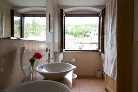 Entfernen sie den schimmel möglichst bei weit geöffnetem badezimmerfenster. Badezimmer Richtig Luften Tipps Tricks Und Hinweise