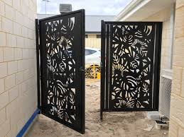 Pagar rumah minimalis dan pagar besi tempa klasik adalah trend saat ini dengan model dan design yang dapat disesuaikan untuk keserasian bangunan property anda. Jasa Laser Cutting Balikpapan Update 2021 Wa 081 9944 2222 0