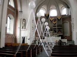 Erstellen sie wunderschöne weihnachtliche dekoration vor dem hauseingang und versetzen sie auch die nachbarn und die. Hochzeitsdeko Fur Die Kirche Geburt Deko Taufe Kirchendeko