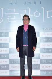 Il sert les trois générations de la famille kim durant sa carrière. Kim Yong Gun ê¹€ìš©ê±´ Hancinema