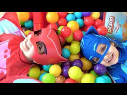 Pijamaskeliler Top Havuzundan Hangi Surpriz Yumurtalari Buluyor Toybox Ozmo Lol Bebek Kinder Joy Youtube Lol Dogum Gunu Kurabiyeleri Havuz