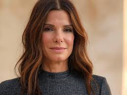Dijo una vez Sandra Bullock: “Hay momentos en los que la tentación de  responder con la misma moneda es fuerte. De devolver cada falta de respeto,  cada gesto cruel. Pero entonces me