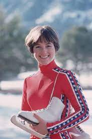 Dorothy hamill is a well know figure skater who was born in chicago, illinois. The Most Stylish Olympians Of All Time Dorothy Hamill Wedge Haircut Dorothy Hamill Haircut
