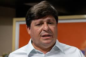 Guerra judicial" entre candidaturas tem largada em Fortaleza