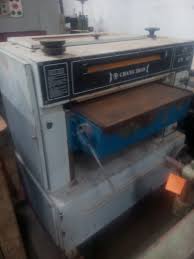 Penyerutan prinsipnya adalah membersihkan permukaan kayu dari cuttermark dan meratakan permukaan kayu sehingga seluruh permukaan sama tinggi dan membuat keempat sisi kayu bersudut 90°. Jual Mesin Jointer Kayu Bekas