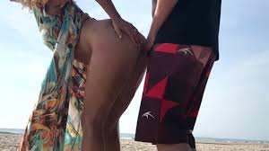 Real Amateur Public Standing Sex Risky on the Beach !!! People walking near