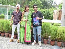 Diljit Dosanjh Kriti Sanon And Varun Sharma Promote Arjun Patiala In Delhi Times Of India He also came here for his movie shooting. diljit dosanjh kriti sanon and varun