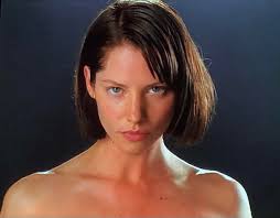 Sienna Guillory kostymtest som Jill (2004) : r/residentevil