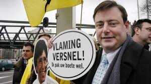 Le leader indépendantiste flamand bart de wever, dimanche à anvers, après avoir voté pour les élections municipales. Rencontre Bart De Wever Elio Di Rupo Rien N A Filtre