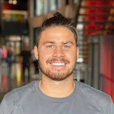 Justin Schreiner's Instagram, Twitter & Facebook