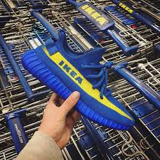 La Yezzy C Est Vraiment La Basket Ikea On Peut En Faire Ce Que L On Veut Aux Niveaux Look Adidas Yeezy Boost Adidas Yeezy Boost 350 Yeezy