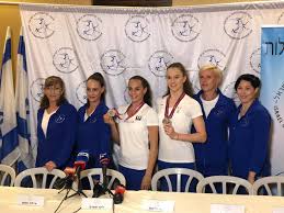 התלבשתי לבית הספר כמו לתצוגת אופנה. 9jvrrqmwf8i4lm