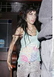 Amy winehouse zwischen rausch und realität. Amy Winehouse Photos Amy Winehouse Spotted Out In Barnet 1318 Of 2399 Zimbio Amy Winehouse Style Amy Winehouse Makeup Amy Winehouse