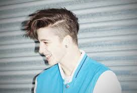 Capelli corti rasati ai lati. Come Fare Tagli Di Capelli Corti O Rasati Ai Lati E Lunghi Sopra