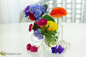 The acidifier also stabilizes the flower's pigment, keeping its bright color. How To Preserve Your Fresh Cut Flowers