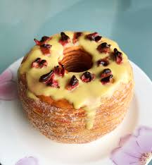 Sculpture alimentaire - Art alimentaire - Sculpture de pâtisserie au bacon  - Beignet croissant - Sculpture de dessert - Décor alimentaire - Croissant  au bacon au chocolat - Faux aliments - Etsy Canada