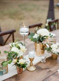 C'est possible et on vous le prouve grâce à notre sélection de tutoriels qui vont vous aider et la tendance cette année pour une décoration de mariage fleurie et bohème c'est le chandelier fleuri. 1001 Idees De Deco Mariage Champetre A Faire Soi Meme Deco Mariage Champetre Deco Mariage Mariage Champetre