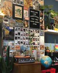 Havent Redone My Room In 3 Weeks But Guess Who S Feeling The Good Vibes Again Yeeeeep Me Retro Room Wall Decor Bedroom Room Inspo