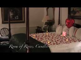Fotografía de visual praia hotel, natal: Being Romantic Nowadays Requires Some Efforts And Time Find Out Some Amazing Surprise Ideas Fo Hotel Room Decoration Romantic Hotel Rooms Romantic Room Design