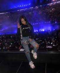 Pin By Dulce Vg On Night Out Concert Outfit Fall Night Concert Outfit Winter Concert Outfit Fall