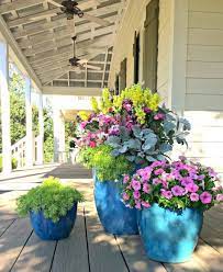 17 Beautiful Planters With Beautiful Flower For Your Front Porch Decoration Flower Pots Outdoor Patio Flower Pots Patio Flowers