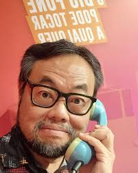 Obrigado, 2024. Por todas as pessoas que encontrei, reencontrei, conheci,  beijei, abracei; com quem compartilhei risadas ensolaradas, lágrimas  catárticas, confissões sinceras, pecados discretos, piadas infames,  silêncios eloquentes. Obrigado, 2024. Por ...